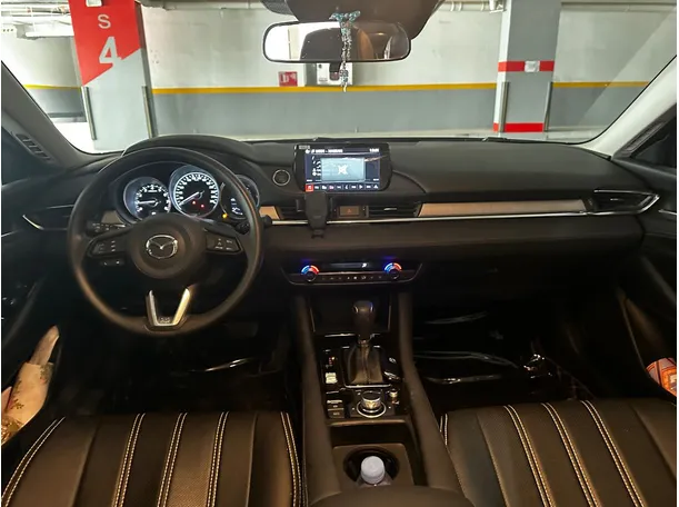 Car image 16