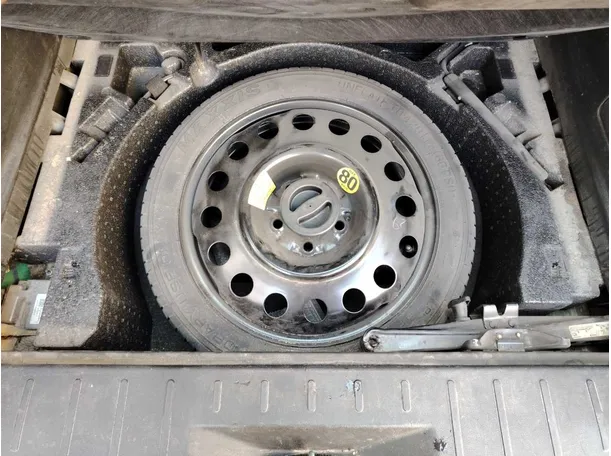 Car image 32