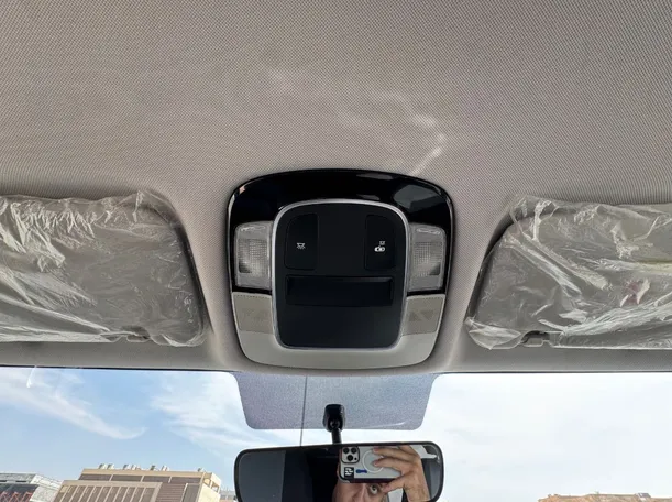 Car image 25