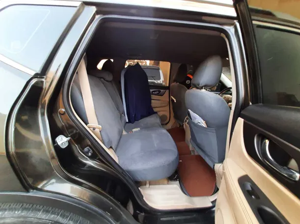 Car image 13