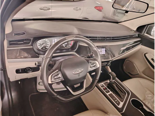 Car image 13