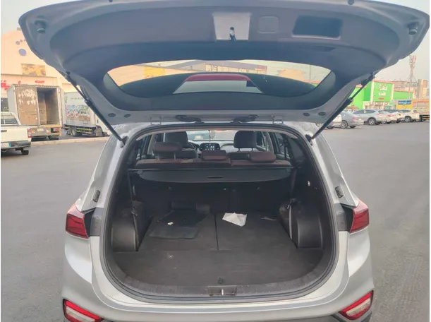 Car image 25