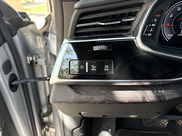Car image 32