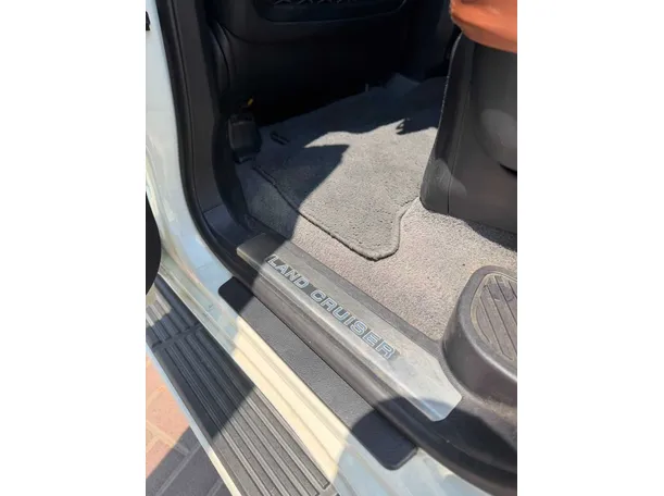 Car image 25