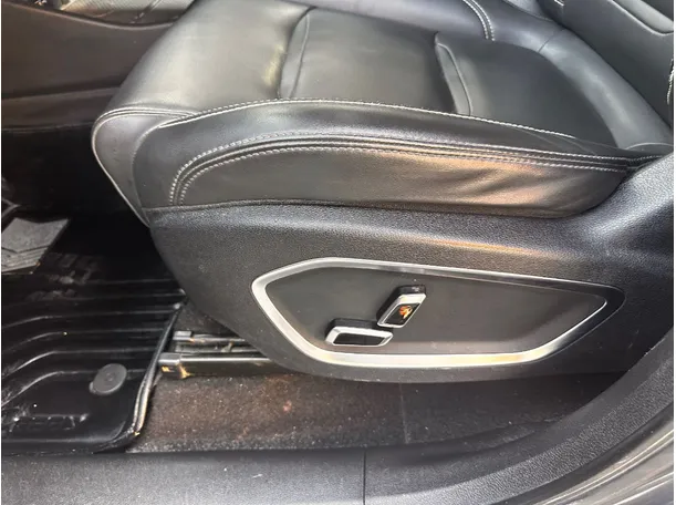 Car image 31