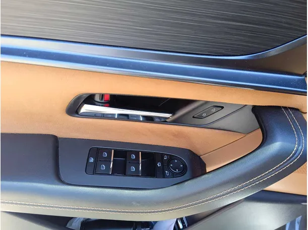 Car image 35
