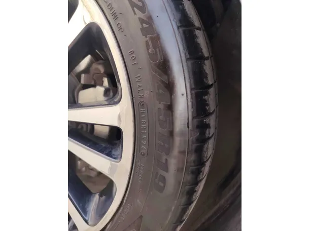 Car image 32