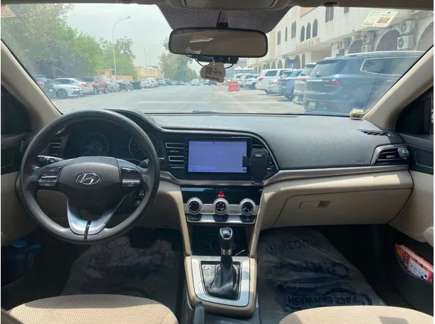 Car image 14