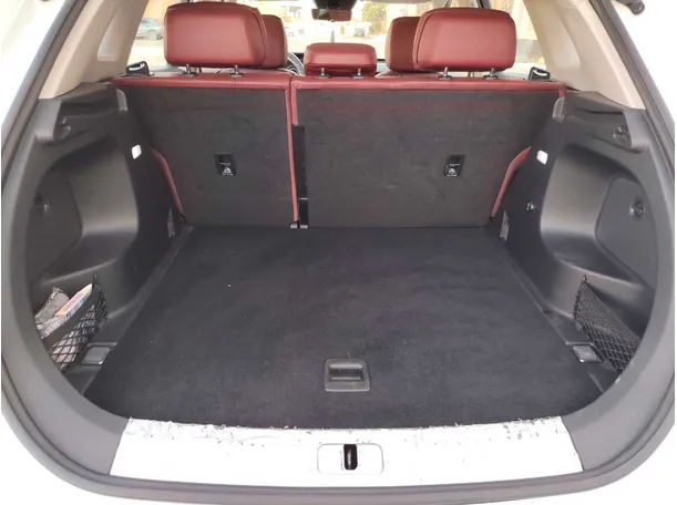 Car image 26