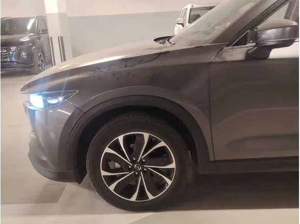 Car image 9