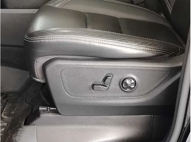 Car image 28