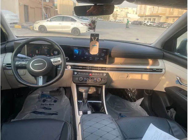 Car image 18