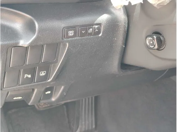 Car image 27