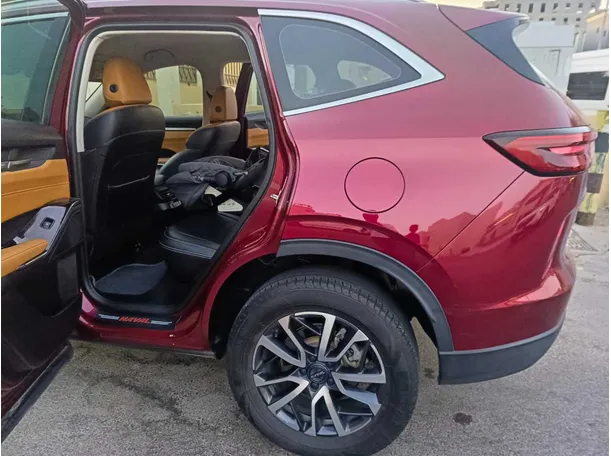 Car image 16