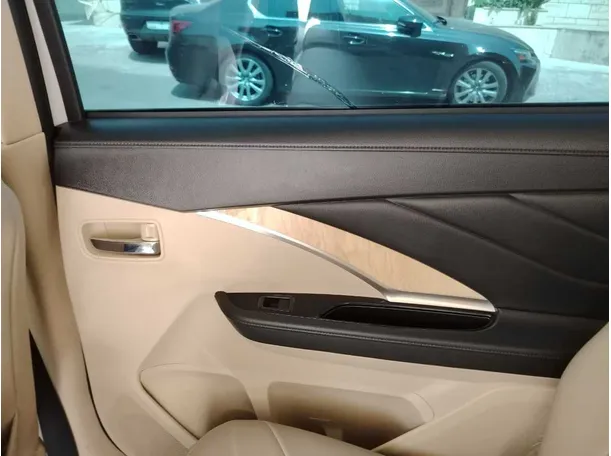 Car image 36
