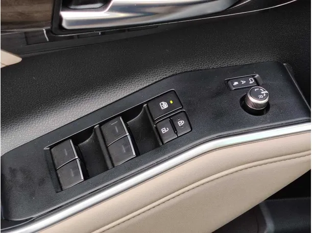 Car image 34
