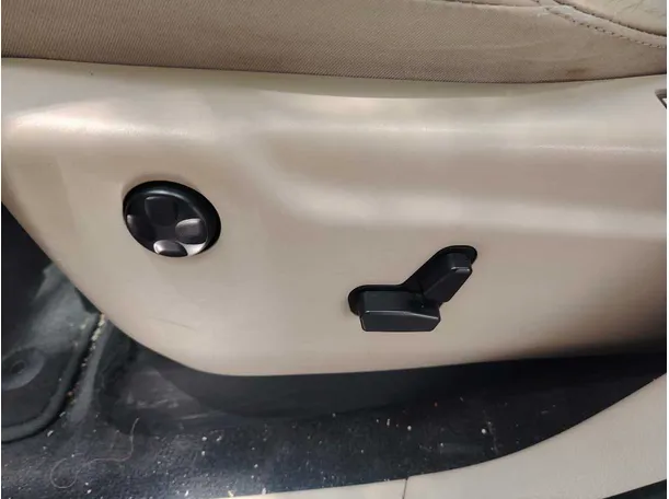 Car image 43