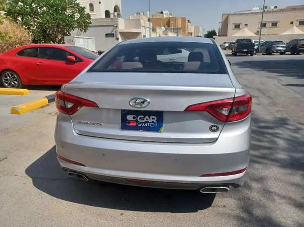 Car image 6