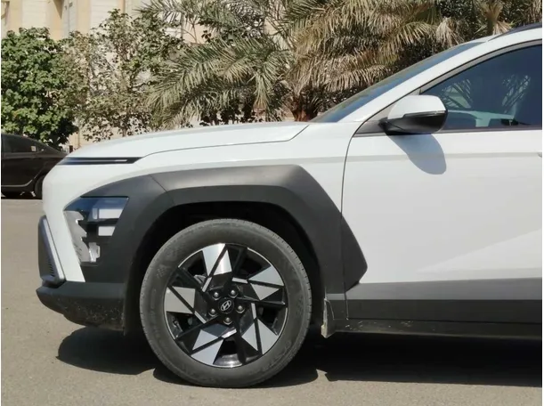 Car image 9