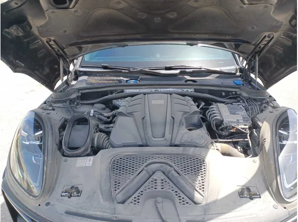 Car image 26