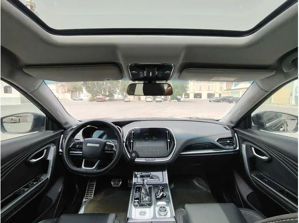 Car image 17