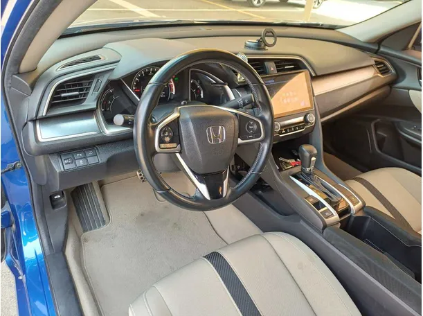 Car image 11