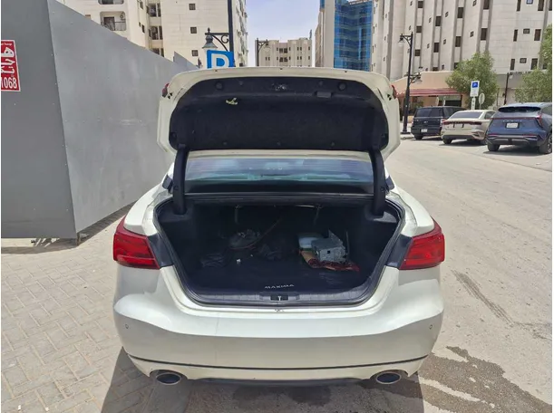 Car image 21