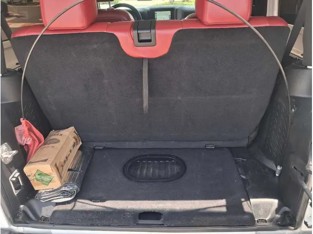 Car image 19