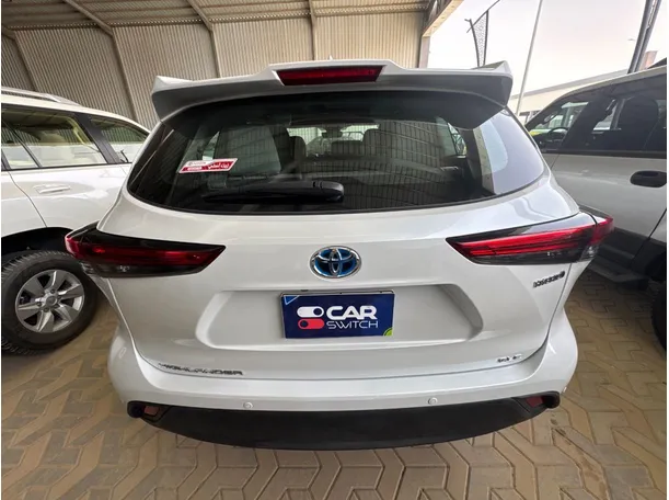 Car image 5