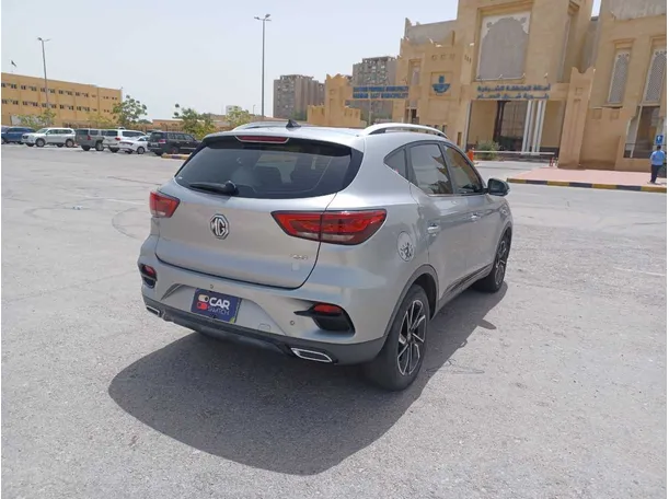 Car image 5
