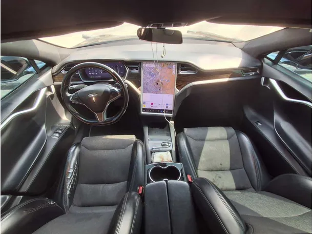 Car image 15