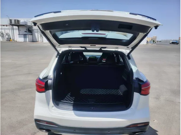Car image 25