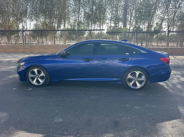 Car image 8