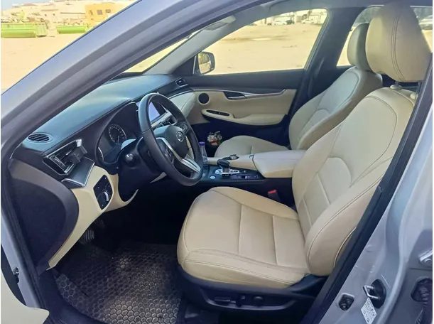 Car image 15