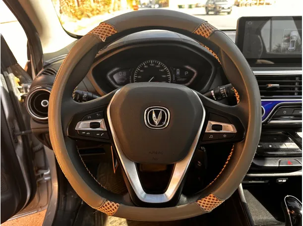 Car image 19