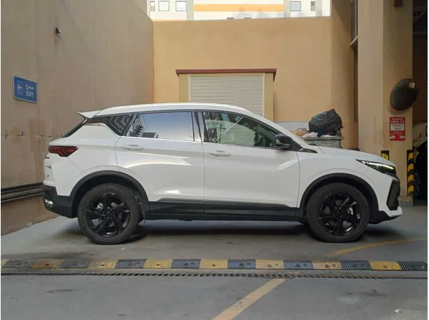 Car image 8