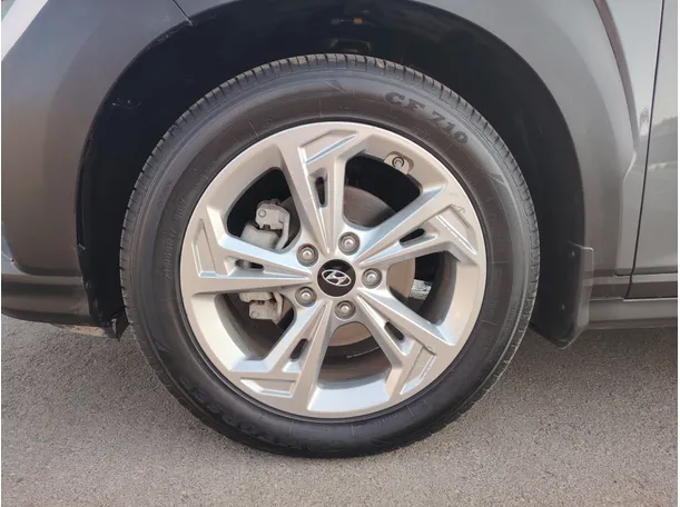Car image 9