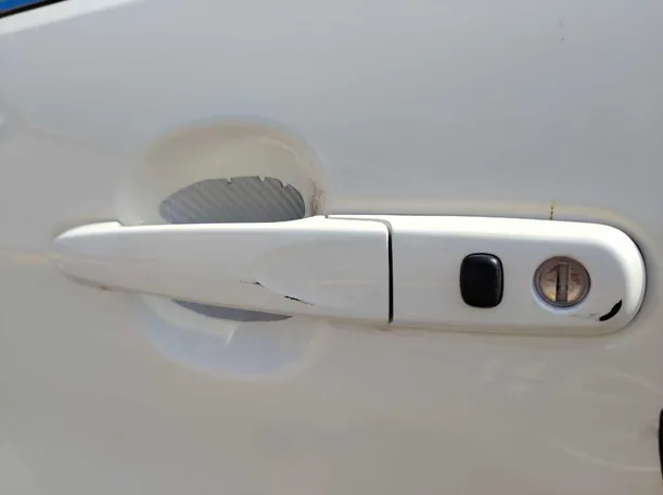 Car image 30