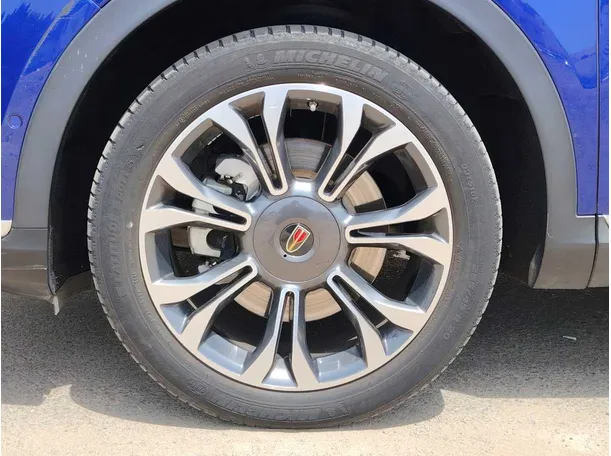 Car image 10