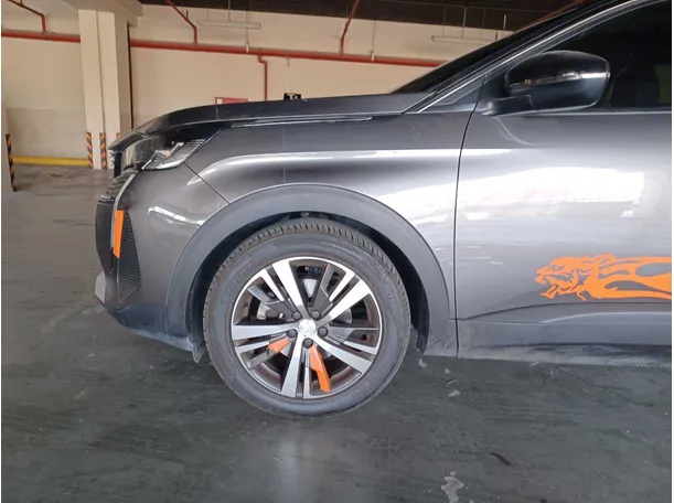 Car image 9