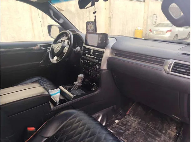 Car image 15