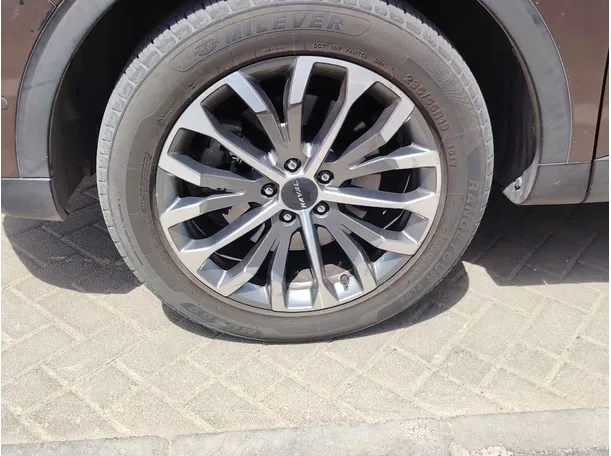Car image 9