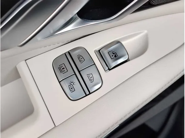 Car image 35