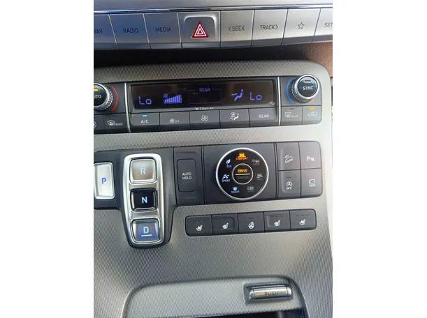 Car image 24