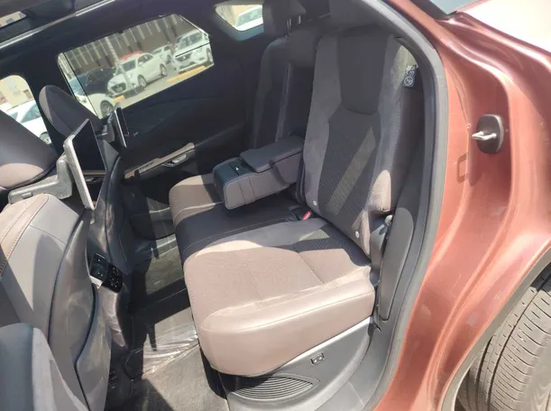 Car image 15