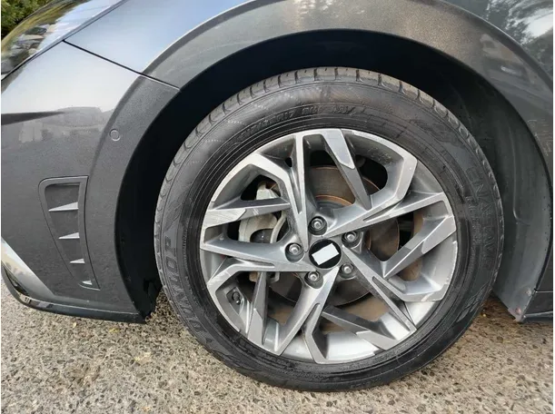 Car image 10