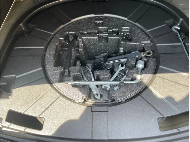 Car image 24