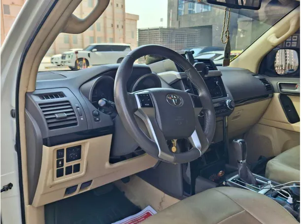Car image 11