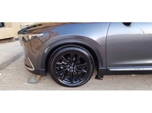 Car image 9