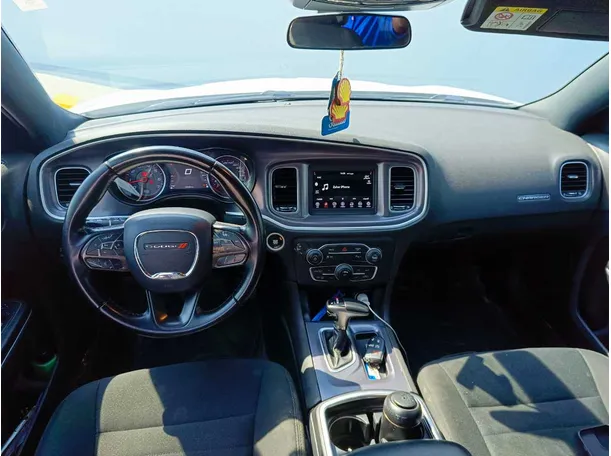 Car image 19